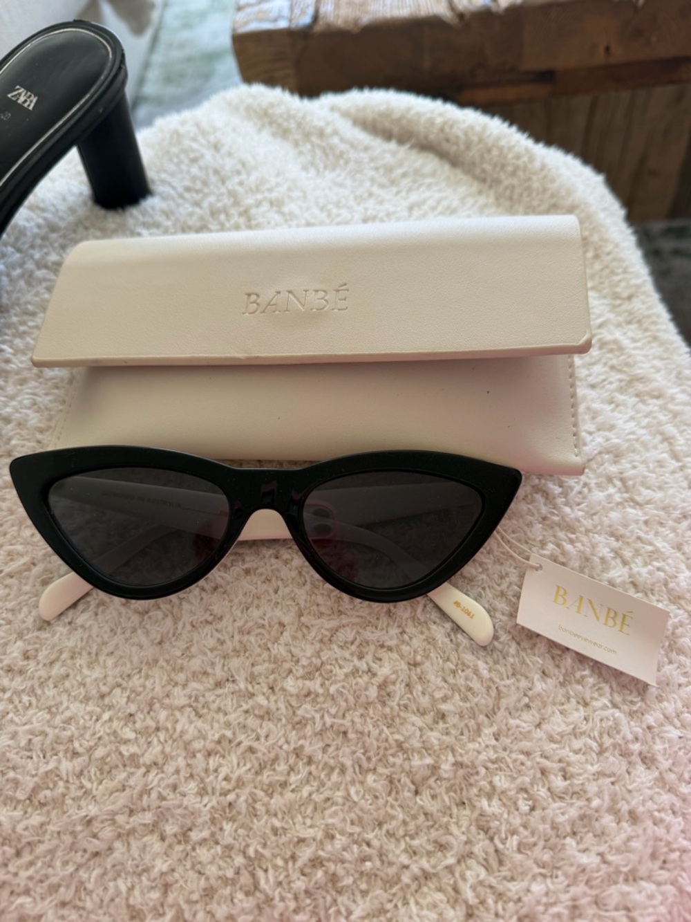 BANBÉ Black Cat-Eye Sunglasses with Cream Arms